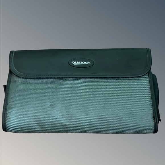 Case Logic CD DVD media pouch Velcro closure black silver four pocket disk slots - Picture 2 of 10